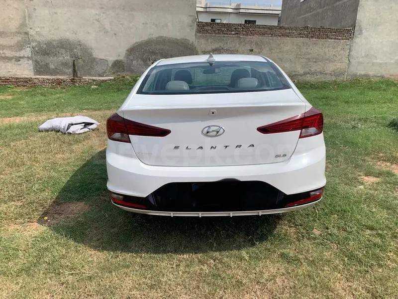 Hyundai Elantra 2024