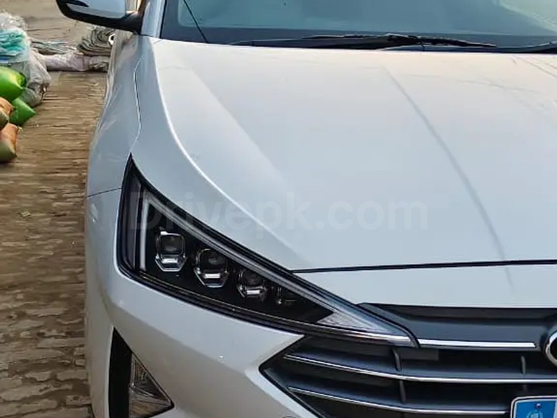 Hyundai Elantra 2022