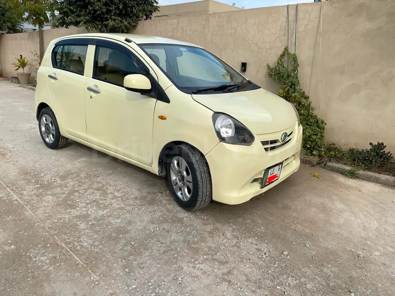 Daihatsu Mira 2012