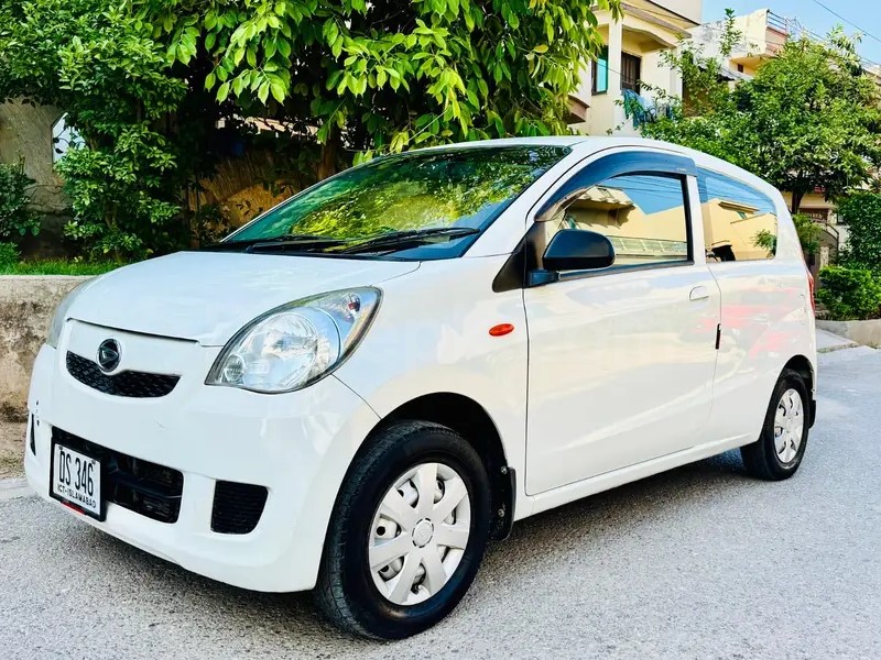 Daihatsu Mira 2011