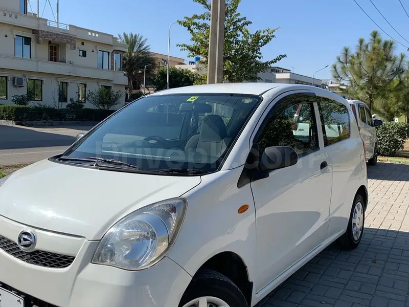 Daihatsu Mira 2011