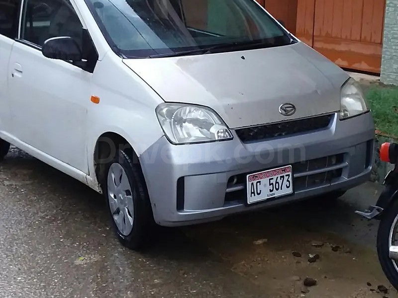 Daihatsu Mira 2005