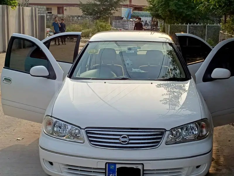 Nissan Sunny 2010