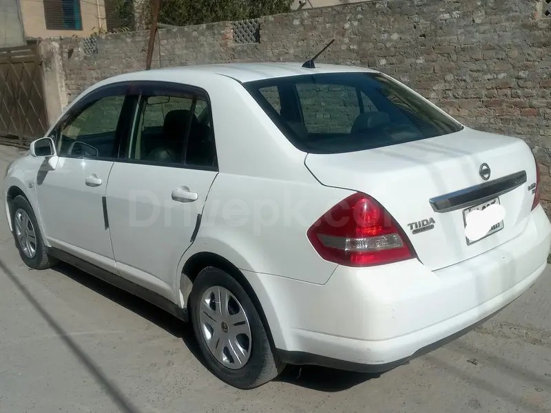 Nissan Tiida 2007
