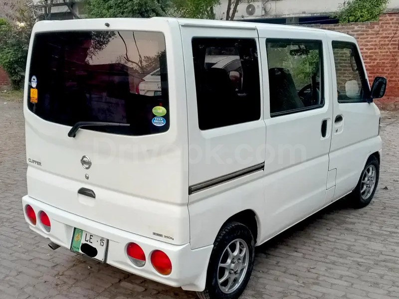 Nissan Clipper 2015