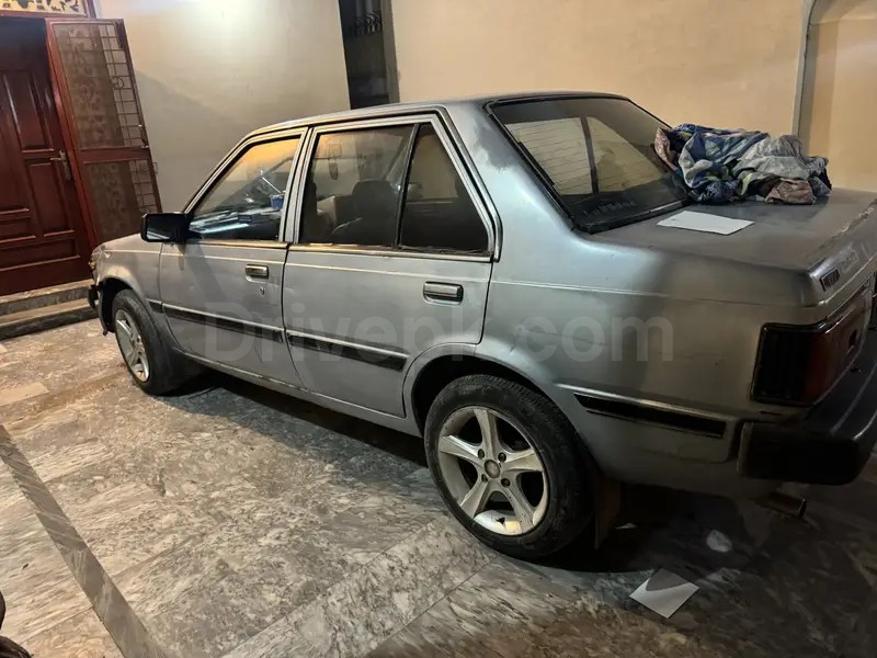 Nissan Sunny 1985