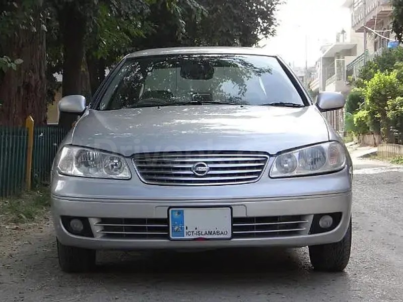 Nissan Sunny 2010