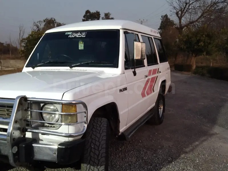 Mitsubishi Pajero 1990