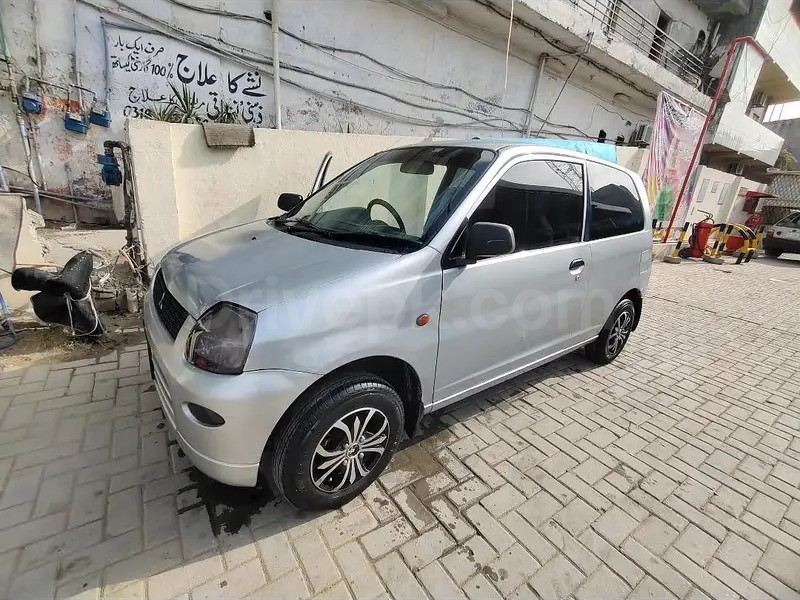 Mitsubishi Minica 2009