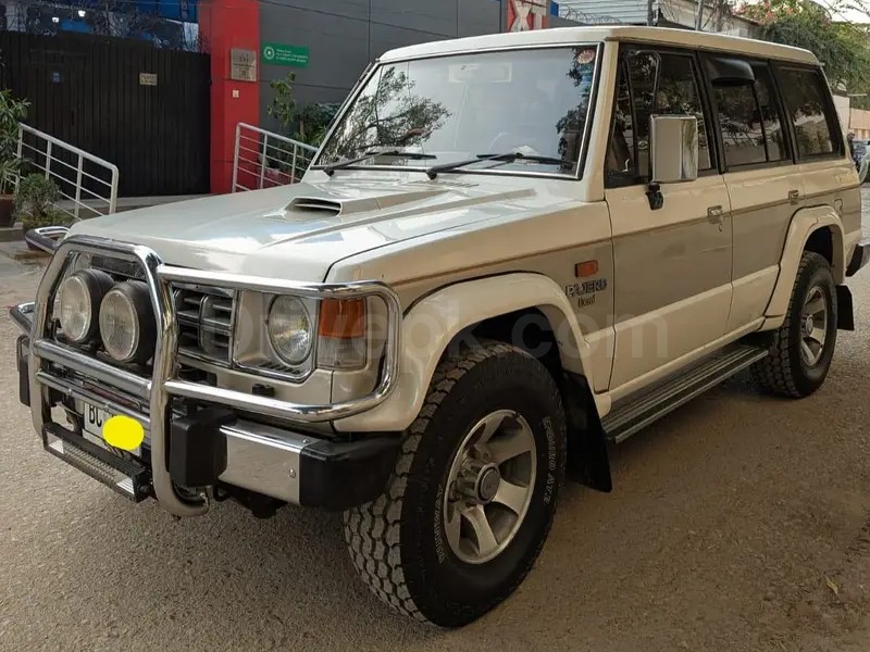 Mitsubishi Pajero 1990