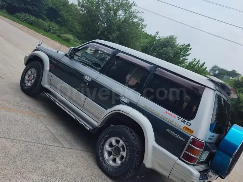 Mitsubishi Pajero 1995