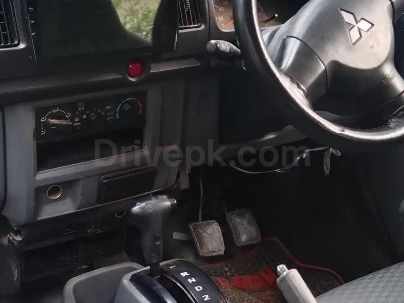 Mitsubishi Minica 2013