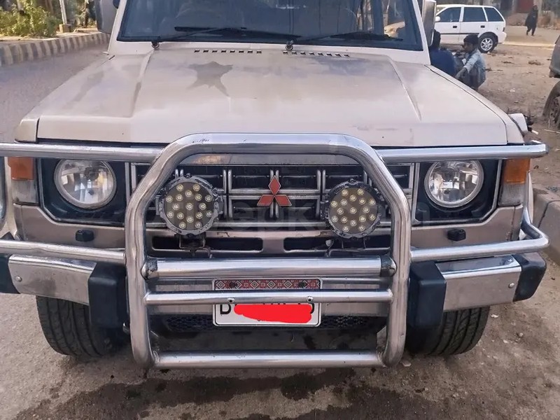 Mitsubishi Pajero 1990