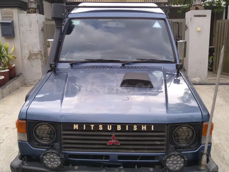 Mitsubishi Pajero 1990