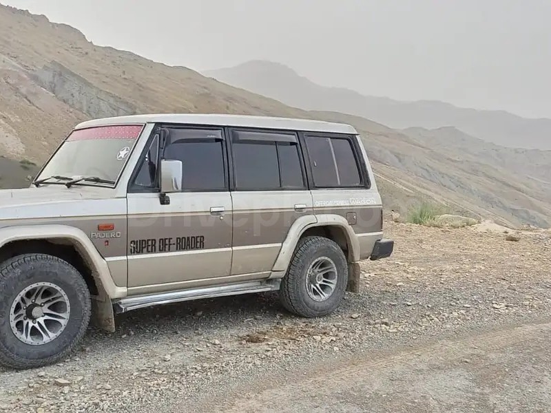 Mitsubishi Pajero 1991