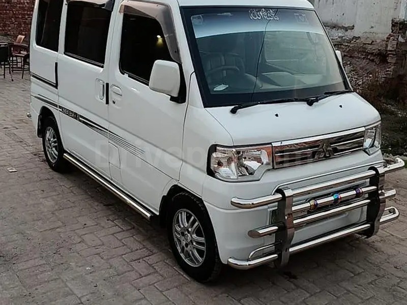 Mitsubishi Minicab Bravo 2012