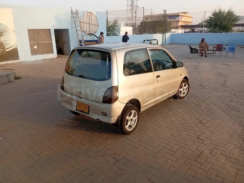 Mitsubishi Minica 2005