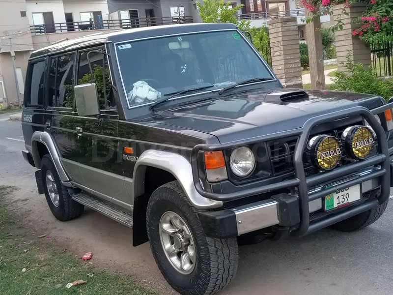 Mitsubishi Pajero 1990