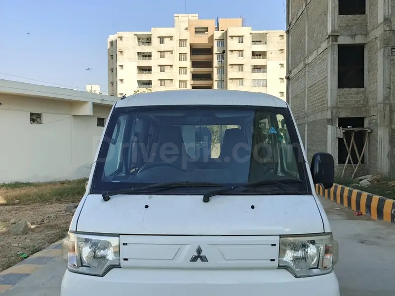 Mitsubishi Minicab Bravo 2013