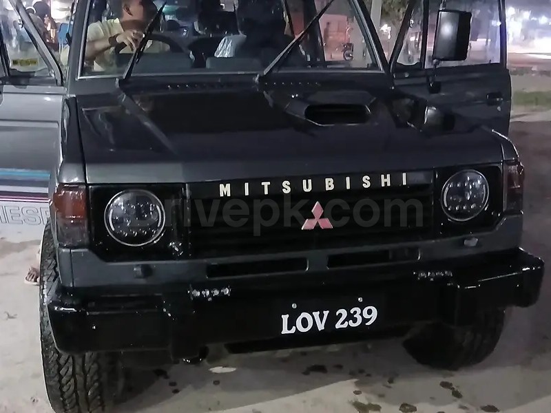 Mitsubishi Pajero 1990