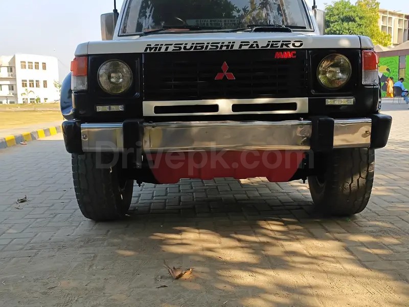 Mitsubishi Pajero 1987