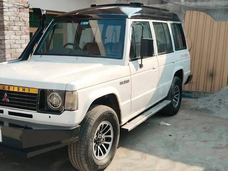 Mitsubishi Pajero 1990