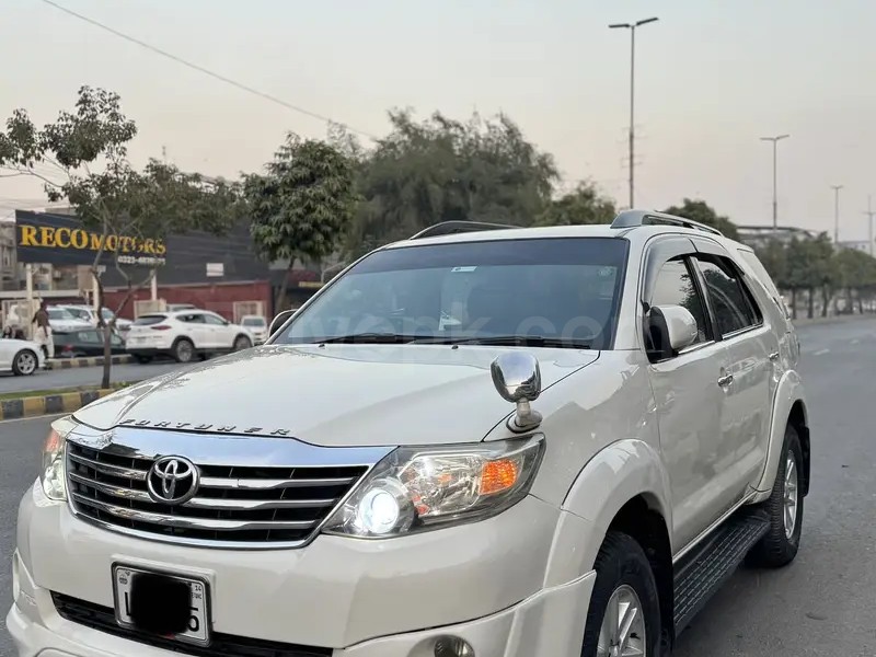 Toyota Fortuner V 2014