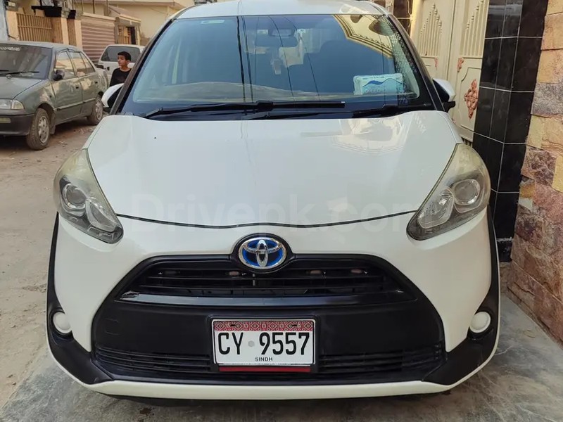Toyota Sienta 2015