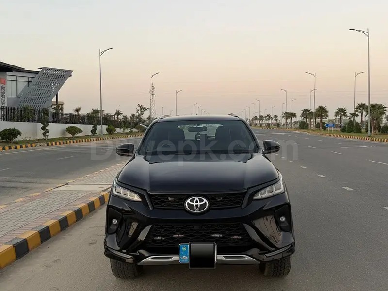 Toyota Fortuner Legender 2023