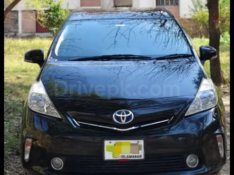 Toyota Prius Alpha 2012
