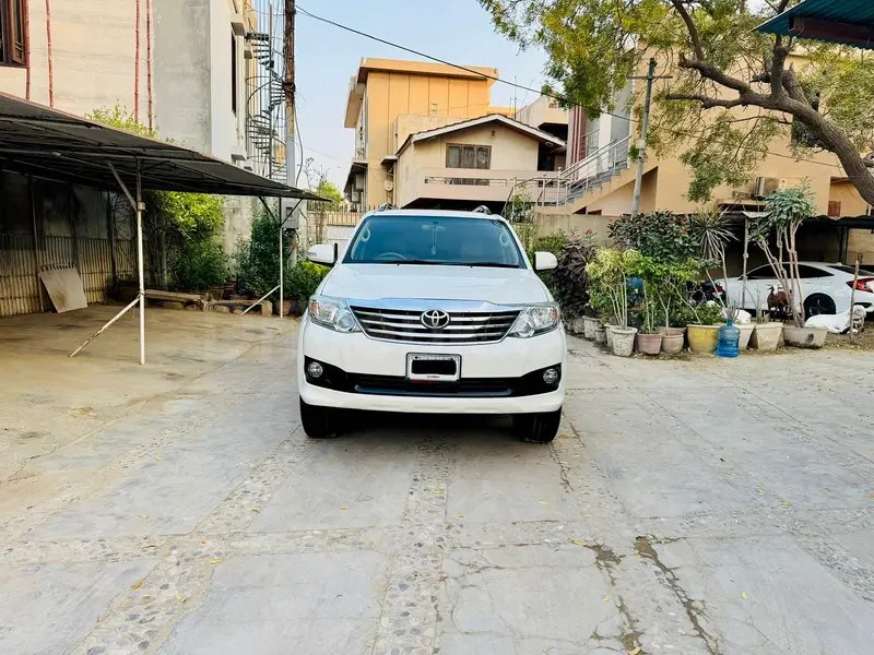 Toyota Fortuner V 2013