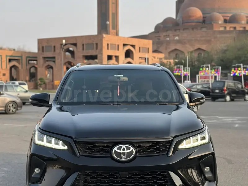Toyota Fortuner Legender 2022