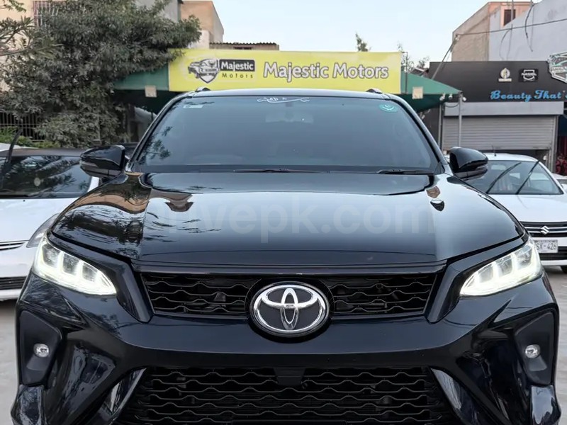 Toyota Fortuner Legender 2023