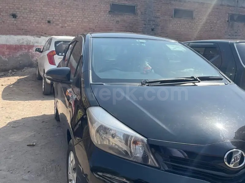 Toyota Vitz 2015
