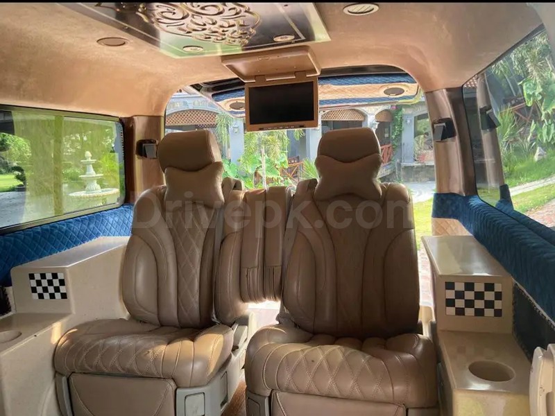 Toyota Hiace 2010