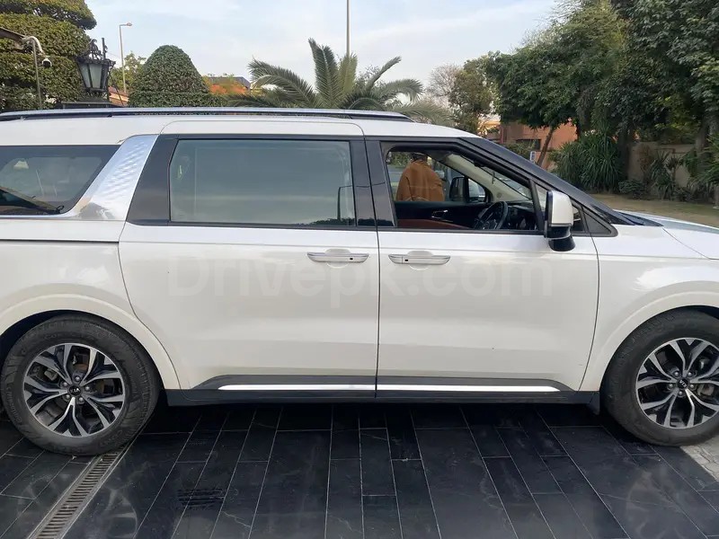 KIA GRAND CARNIVAL 2021