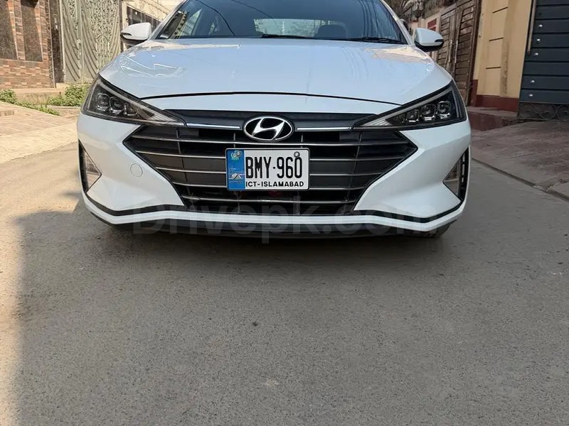 Hyundai Elantra 2022