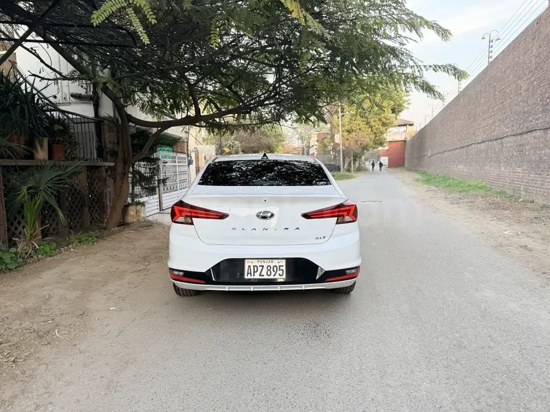 Hyundai Elantra 2023