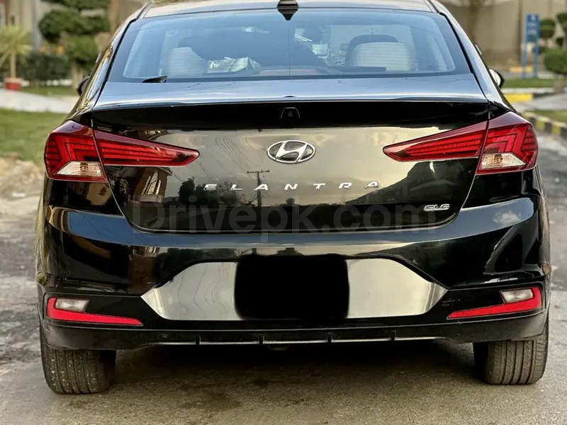 Hyundai Elantra 2022