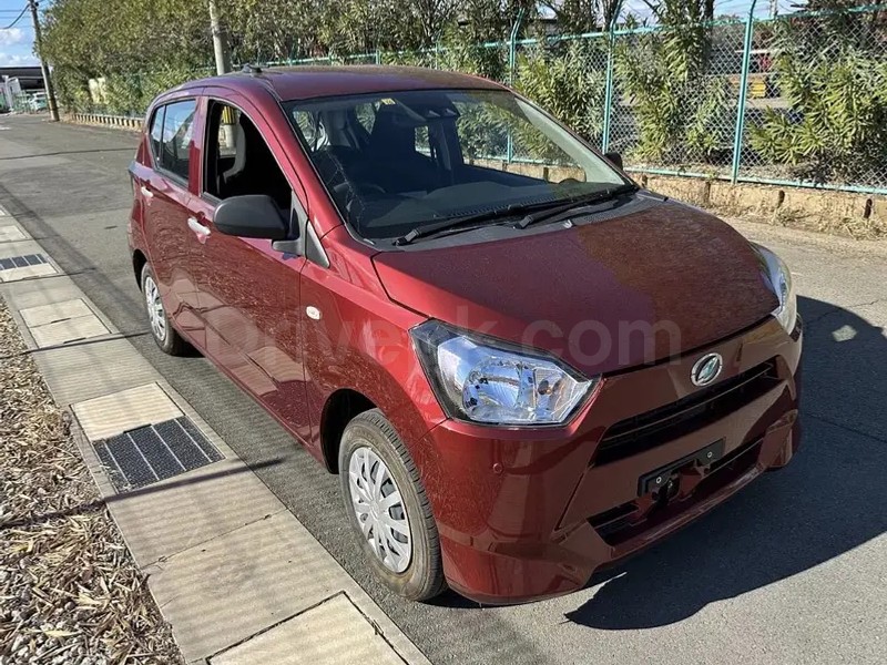 Daihatsu Mira 2022