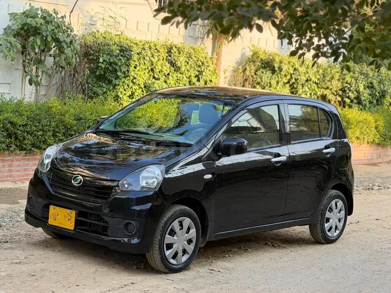 Daihatsu Mira 2012