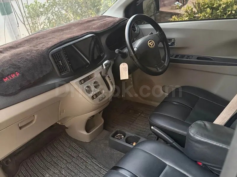 Daihatsu Mira 2012