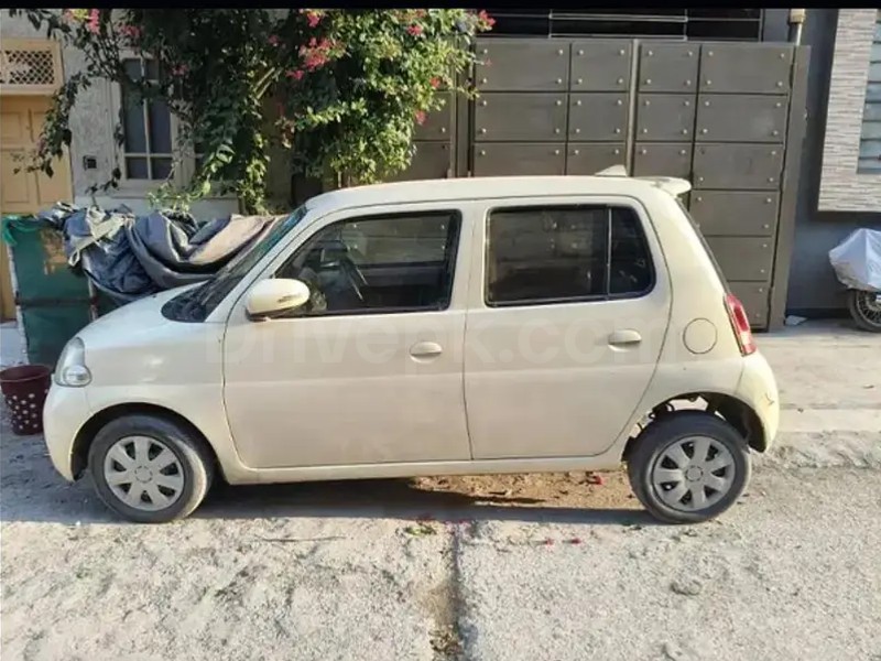 Daihatsu Esse 2009