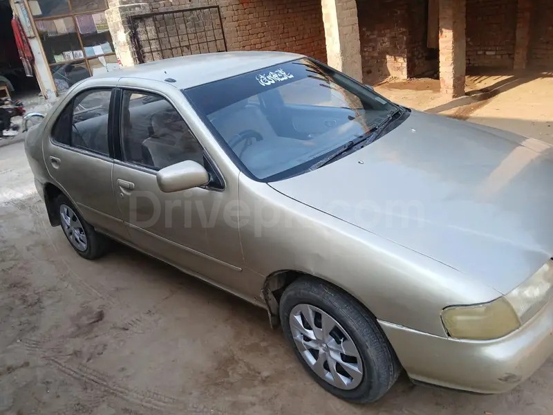 Nissan Sunny 2001