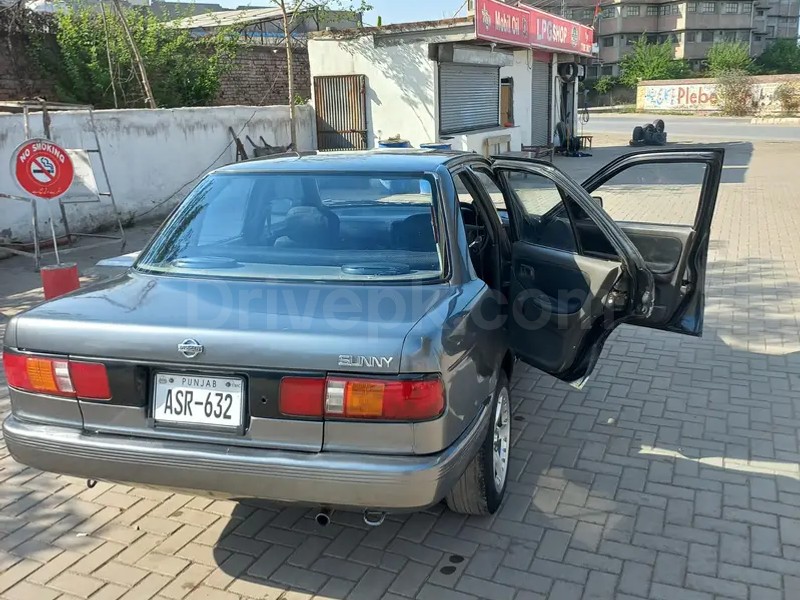 Nissan Sunny 1992