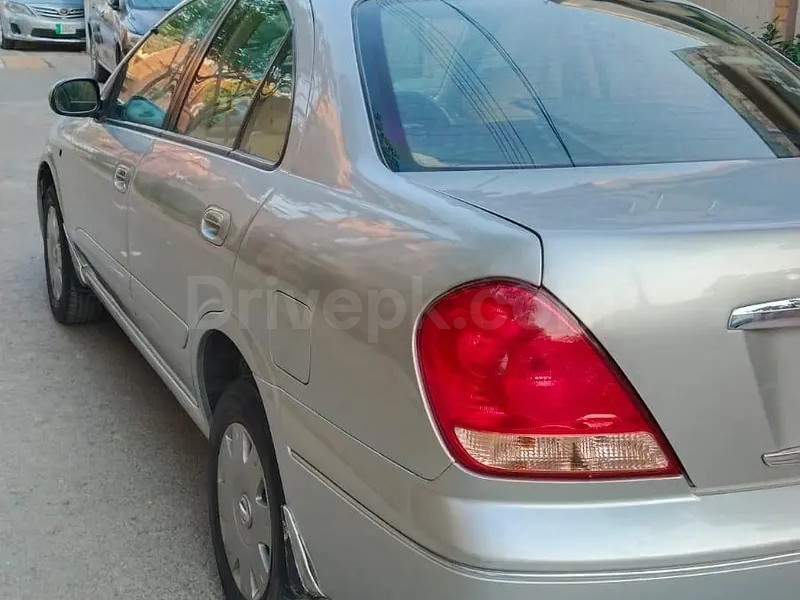 Nissan Sunny 2005