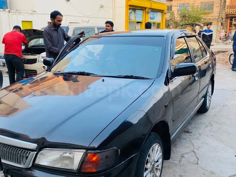 Nissan Sunny 2001