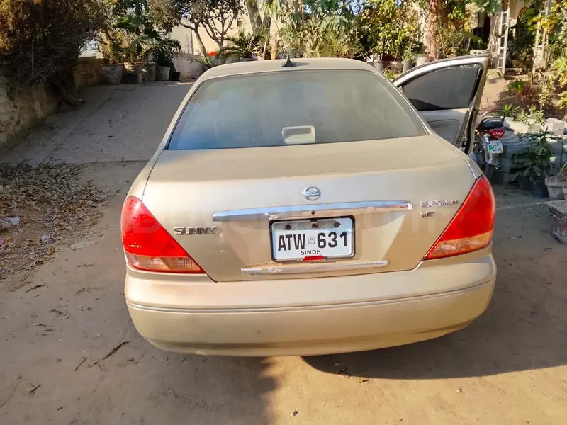 Nissan Sunny 2010