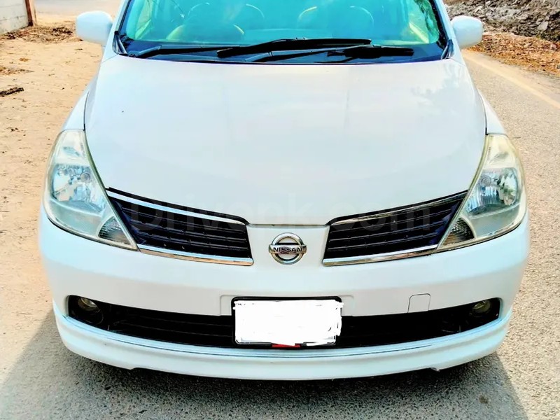 Nissan Tiida 2012