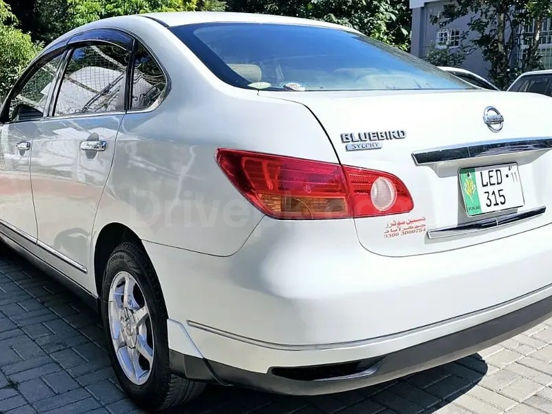 Nissan Bluebird Sylphy 2011